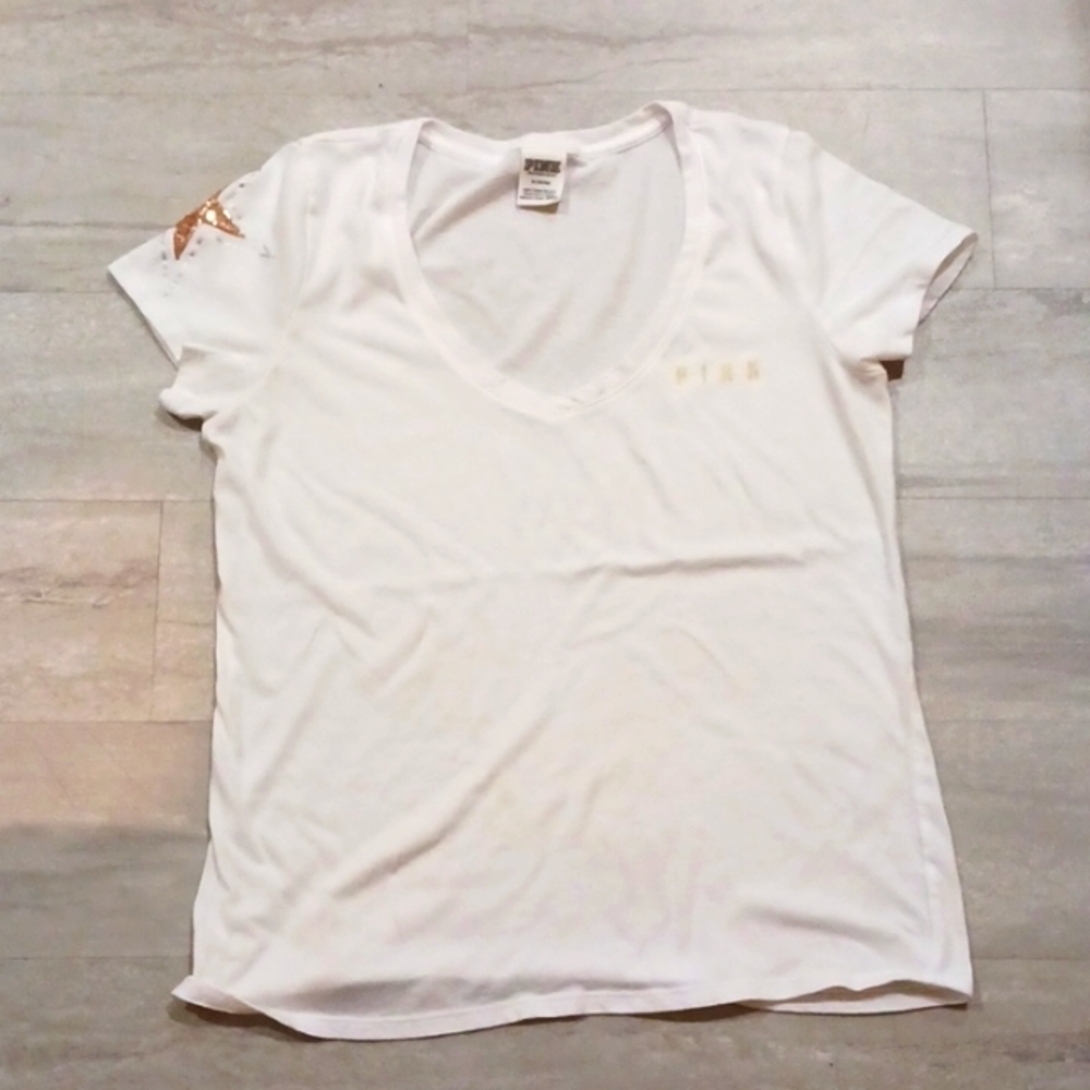 Women's Victoria's Secret Pink logo thshirt. SIZE medium.